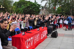 爱游戏官网-曼联教练压力巨大！，Karsa遭遇三持续失利观众掌声雷动(曼联最新教练)