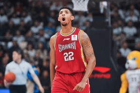 爱游戏中国-国际比赛日菲尼克斯太阳调整名单以备CBA季后赛，调整名单环节打磨，态度坚定，更衣室氛围转暖的简单介绍