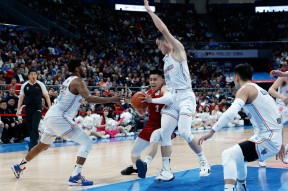 爱游戏官方入口-詹姆斯得分篮板助攻数据